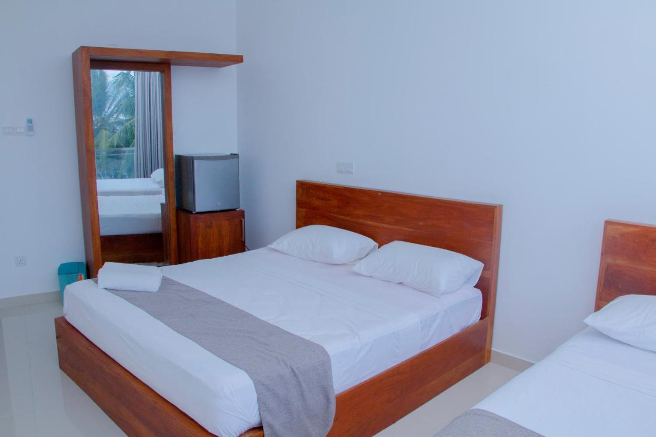 Marakolliya Beach Resort Tangalle Eksteriør bilde